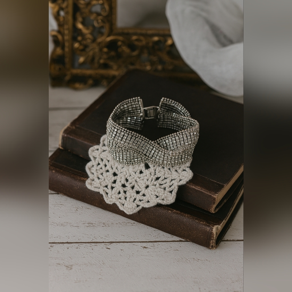 Vintage-Inspired Rhinestone Mesh Bracelet – Silver Tone, Sparkling Statement